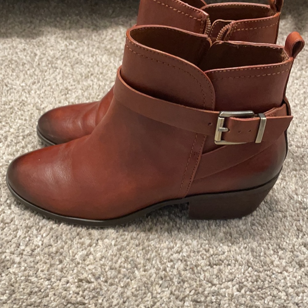 Vince Camuto ankle boots Size 8.5